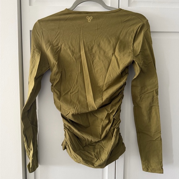 Aritzia Tna Chill Malibu Longsleeve Ancient Olive Ruched Top Size S Fitted - Picture 7 of 9